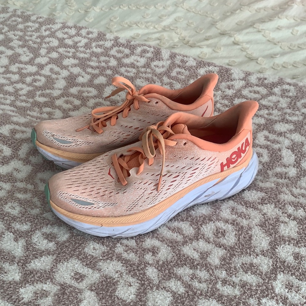 Women’s Hoka Clifton 8’s (SIZE: 7)